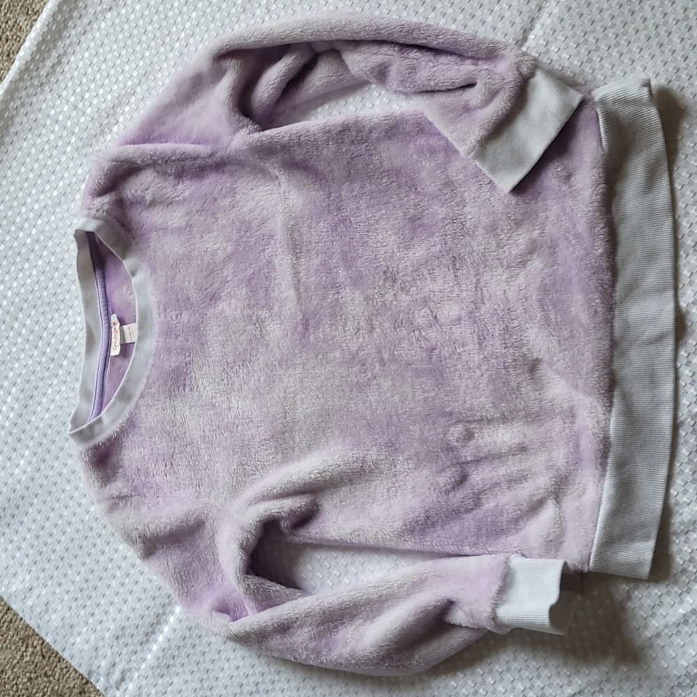 Cat & Jack🌸 Fuzzy crew neck sweatshirt L(10/12)